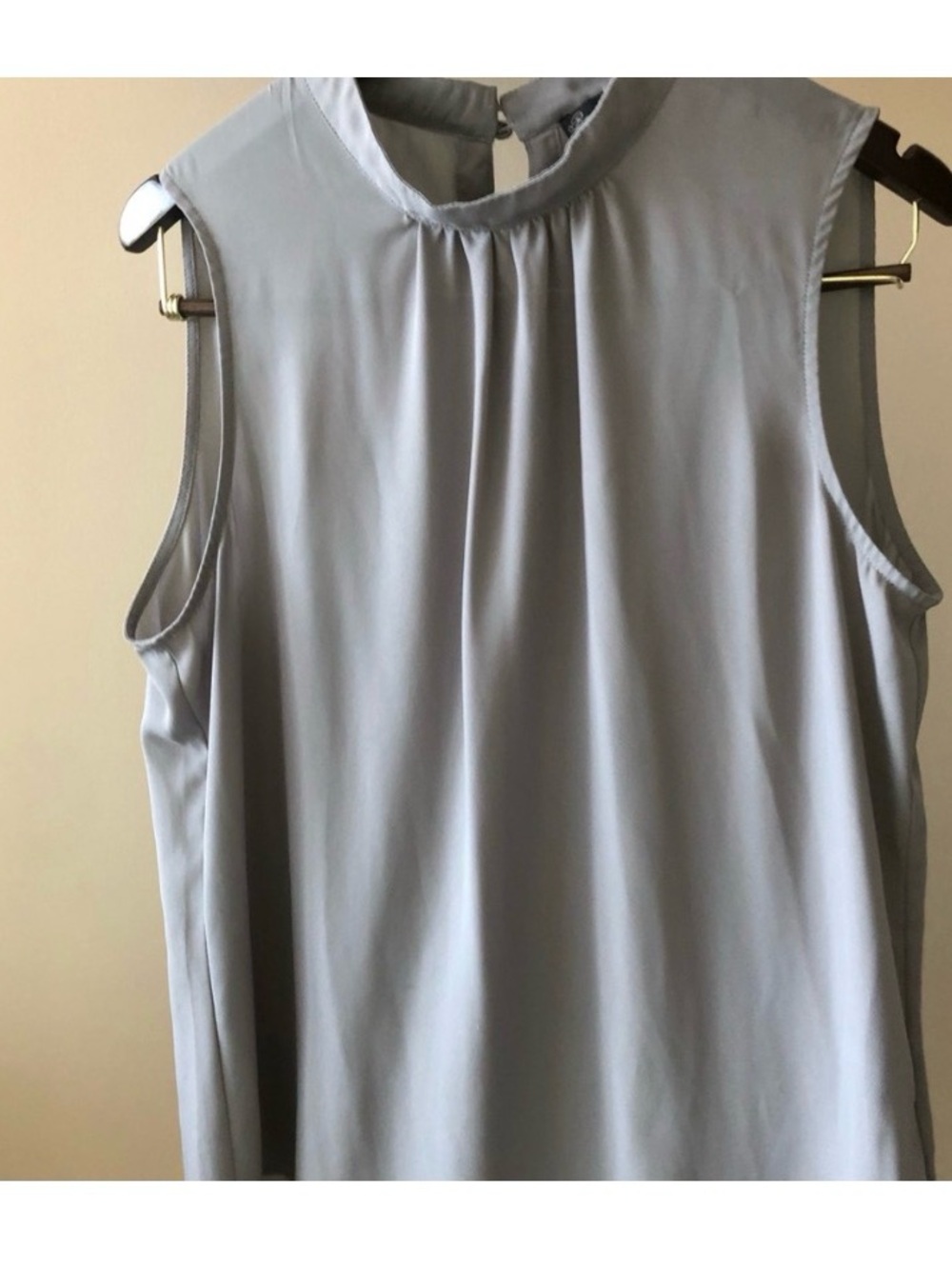 🐨 Mock Neck Sleeveless Camisole in Light Gray